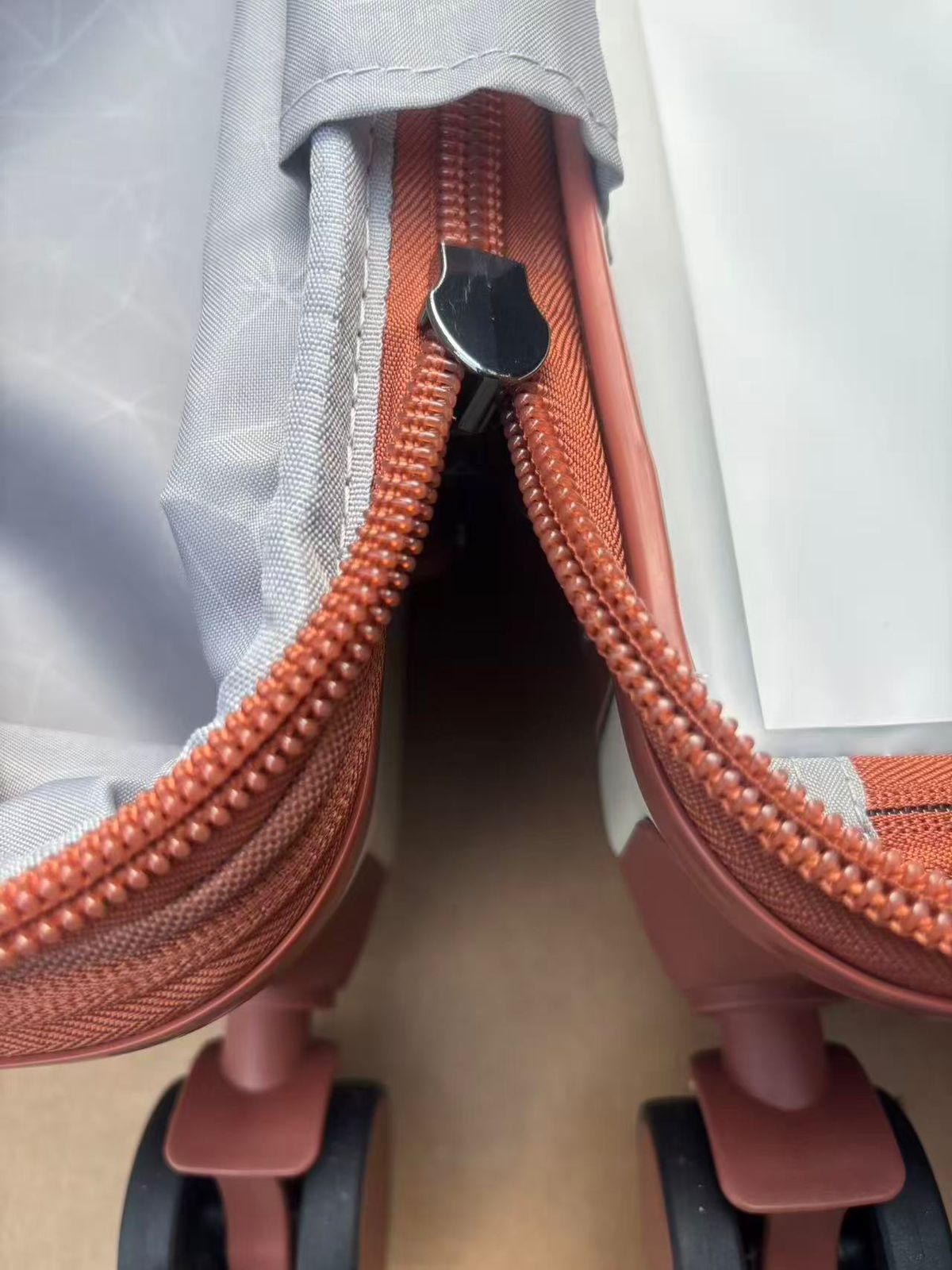 TRAVELER'S CHOICE | IMPORTED | HARD PP (White)